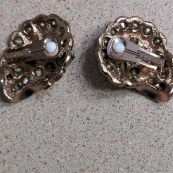 Oscar de la Renta - pink green crystal shell Clip On Earrings - Picture 3 of 6